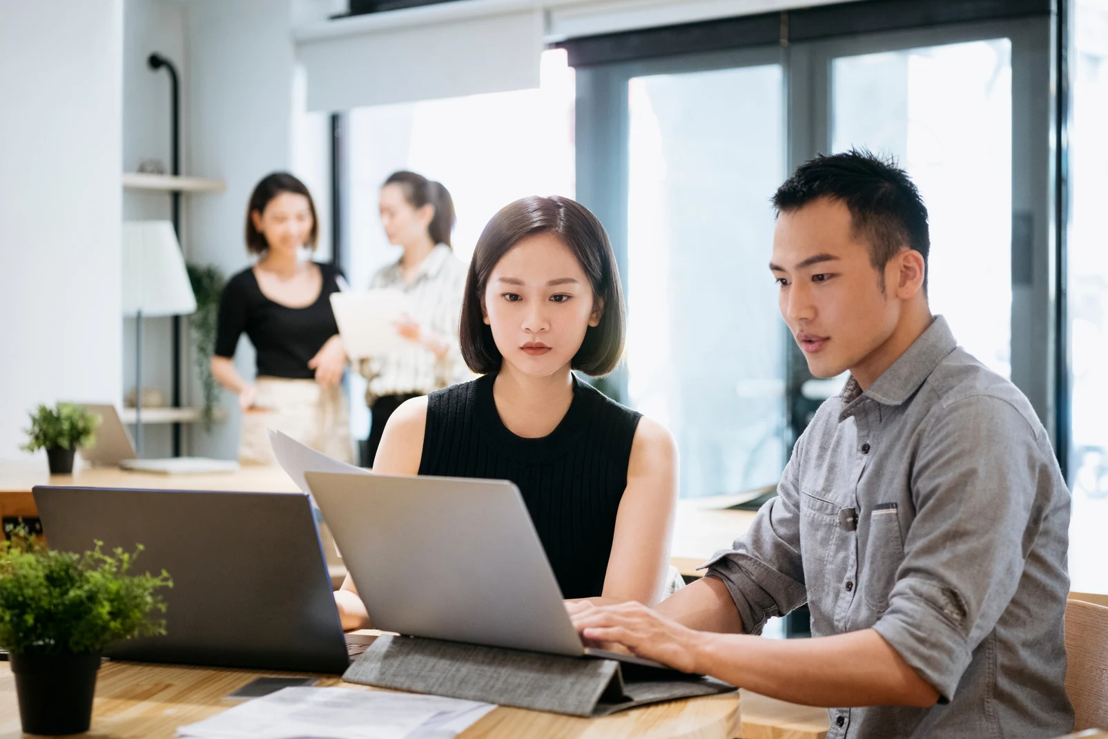 Kolaborasi tim dalam materi company profile NAFAF